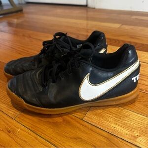 Nike Tiempo Rio 3 IC 4 Youth Shoes Black‎ Gum Indoor Soccer Turf Futsal Sneaker